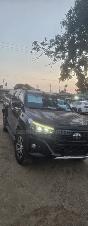 Toyota Hilux 2021 Black