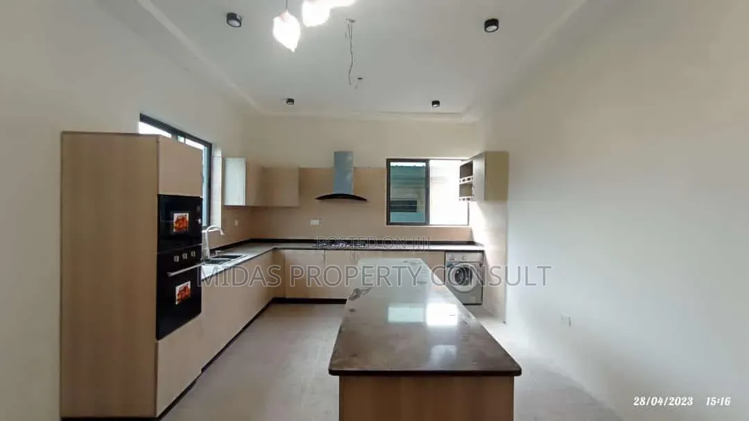 4bdrm House in Oyarifa Anointing for sale