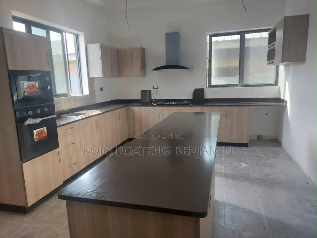4bdrm House in Oyarifa Mall Area for rent