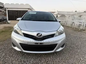 Toyota Vitz 1.3 FWD 5dr 2012 Silver