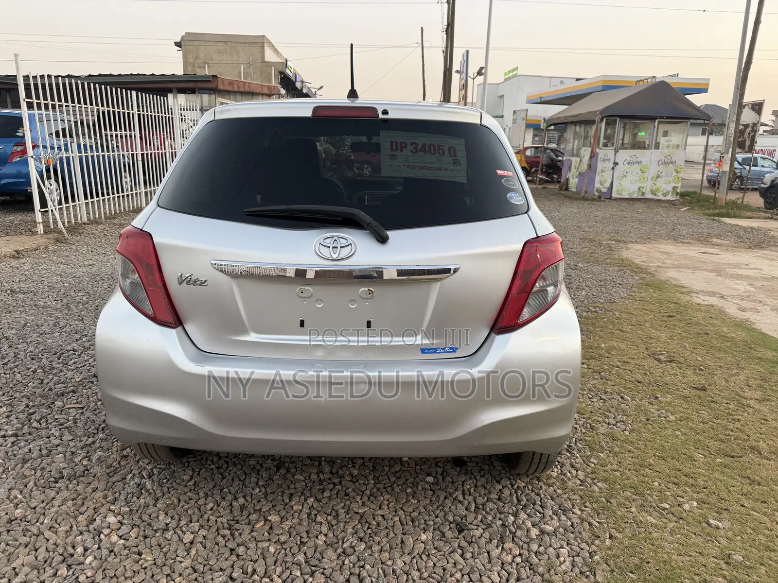Toyota Vitz 1.3 FWD 5dr 2012 Silver