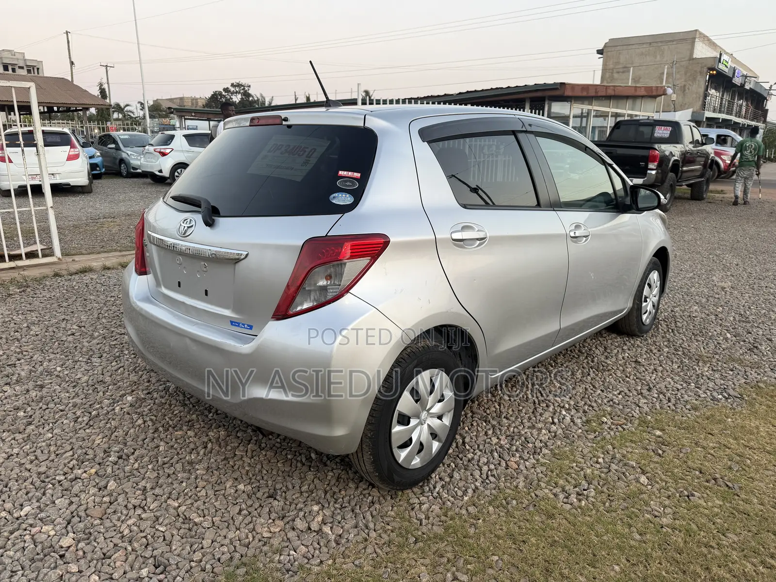 Toyota Vitz 1.3 FWD 5dr 2012 Silver