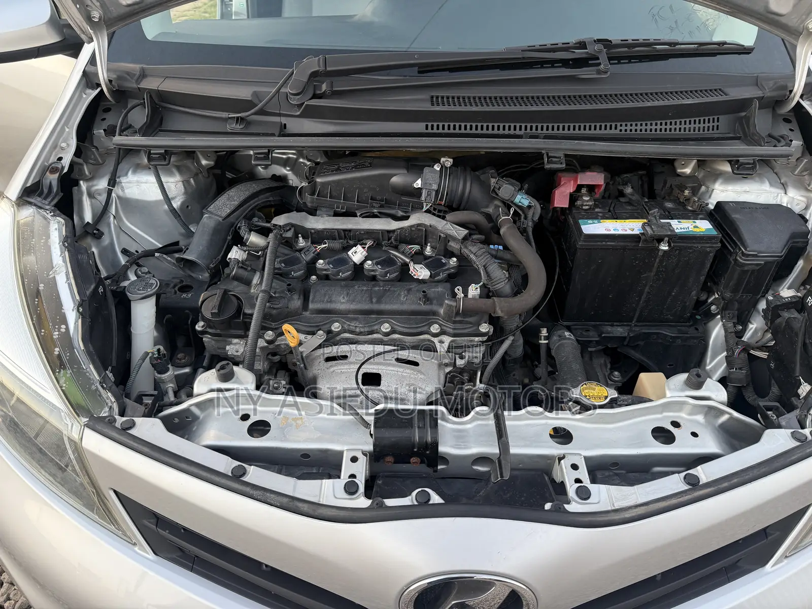 Toyota Vitz 1.3 FWD 5dr 2012 Silver