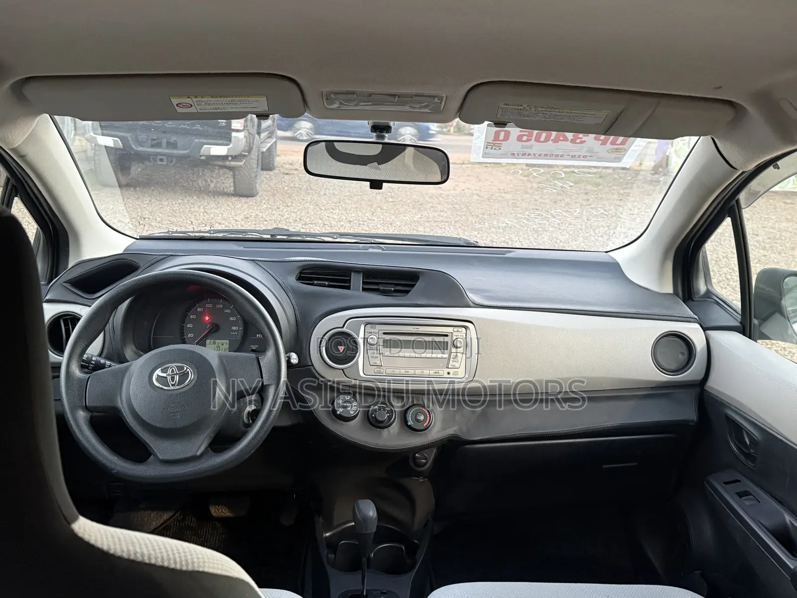 Toyota Vitz 1.3 FWD 5dr 2012 Silver