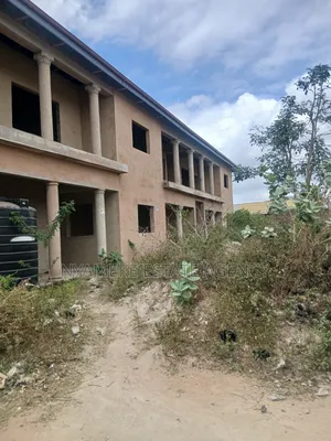 11bdrm House in American, Nyanyano for sale