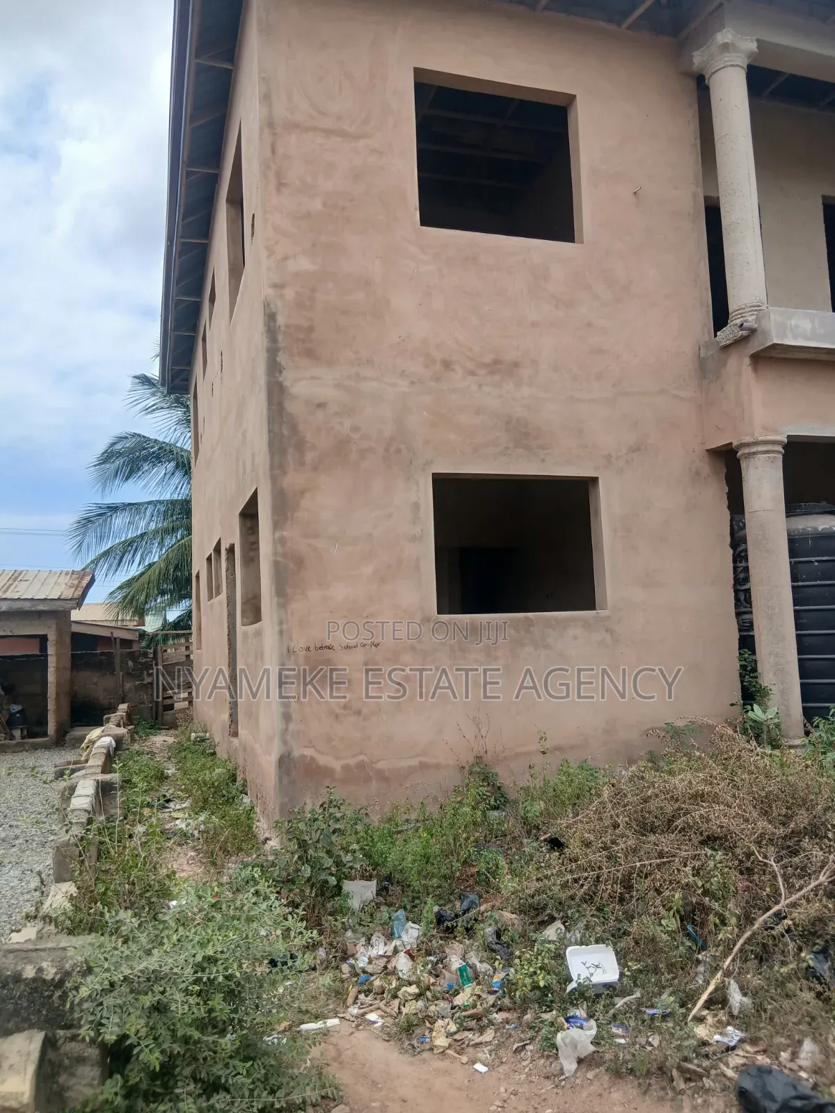 11bdrm House in American, Nyanyano for sale