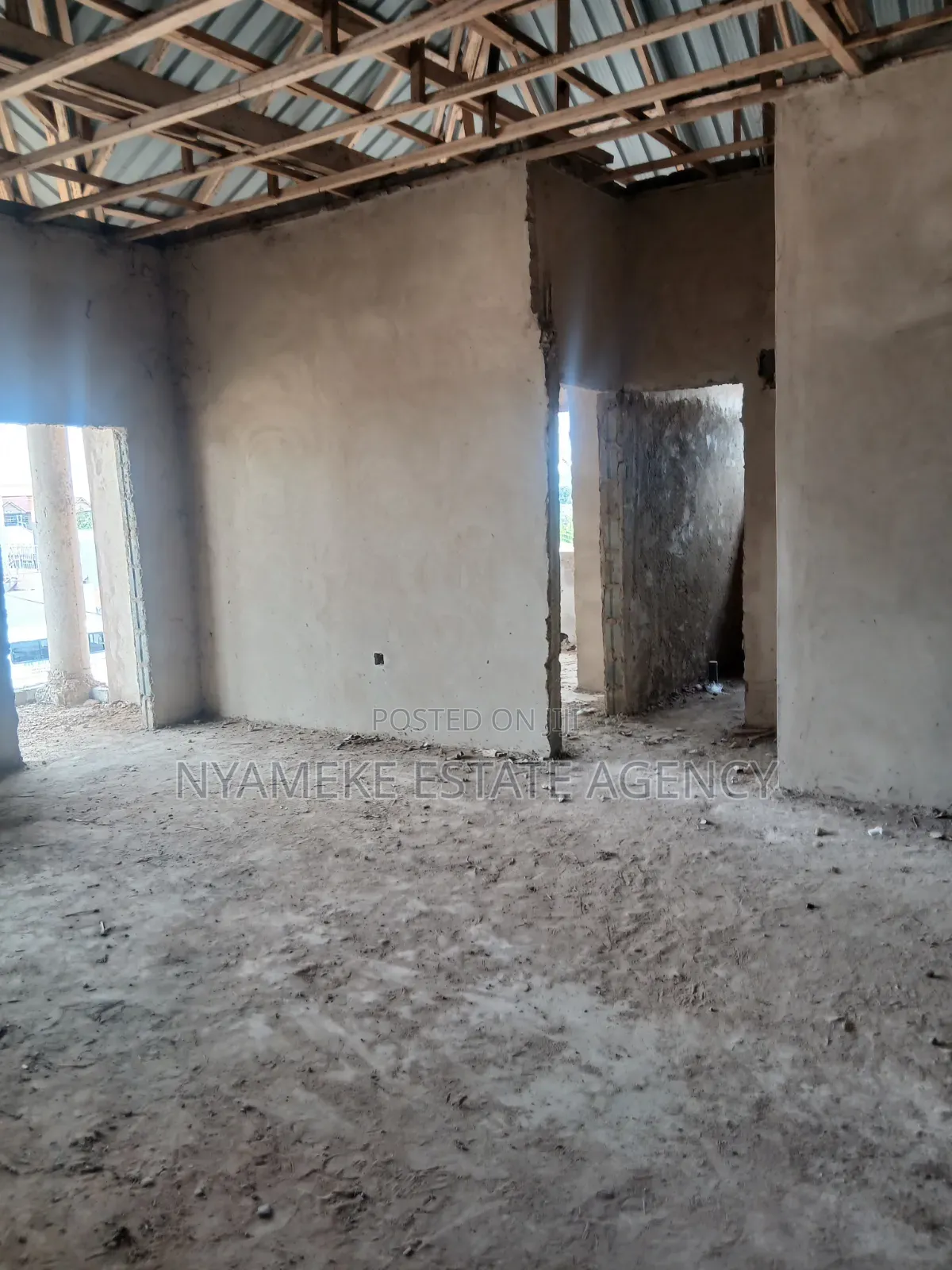 11bdrm House in American, Nyanyano for sale