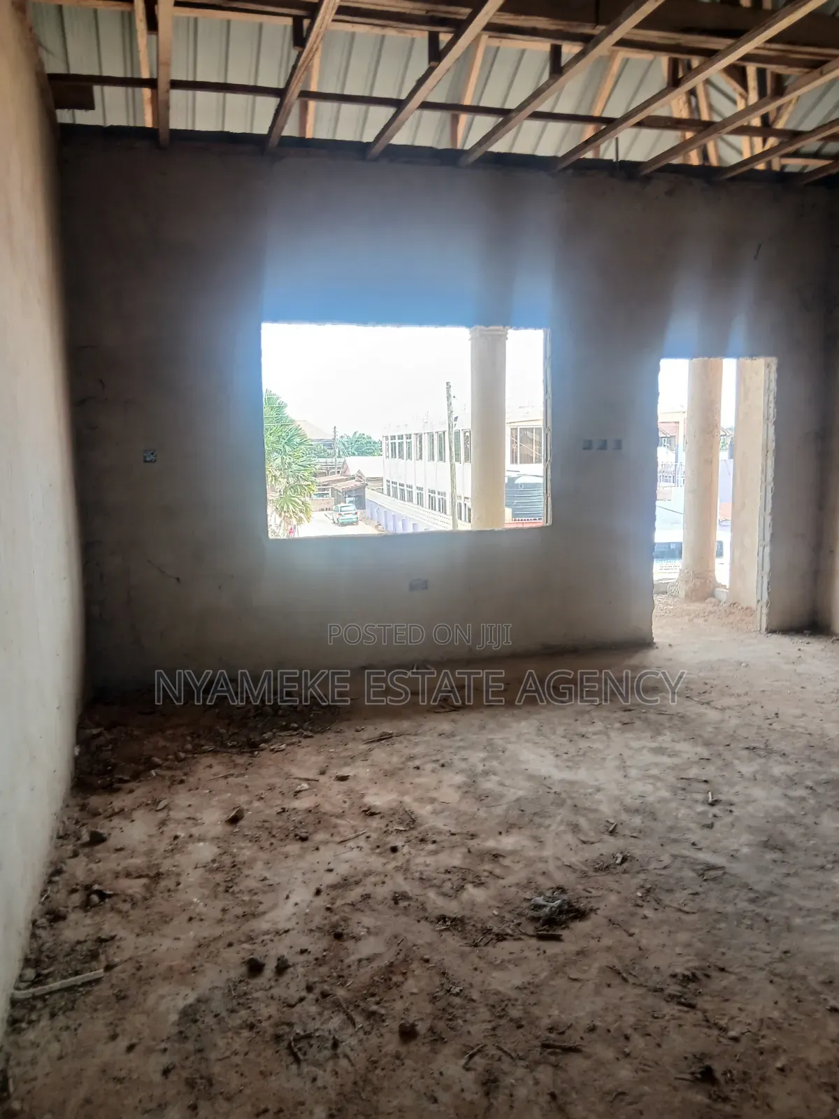 11bdrm House in American, Nyanyano for sale