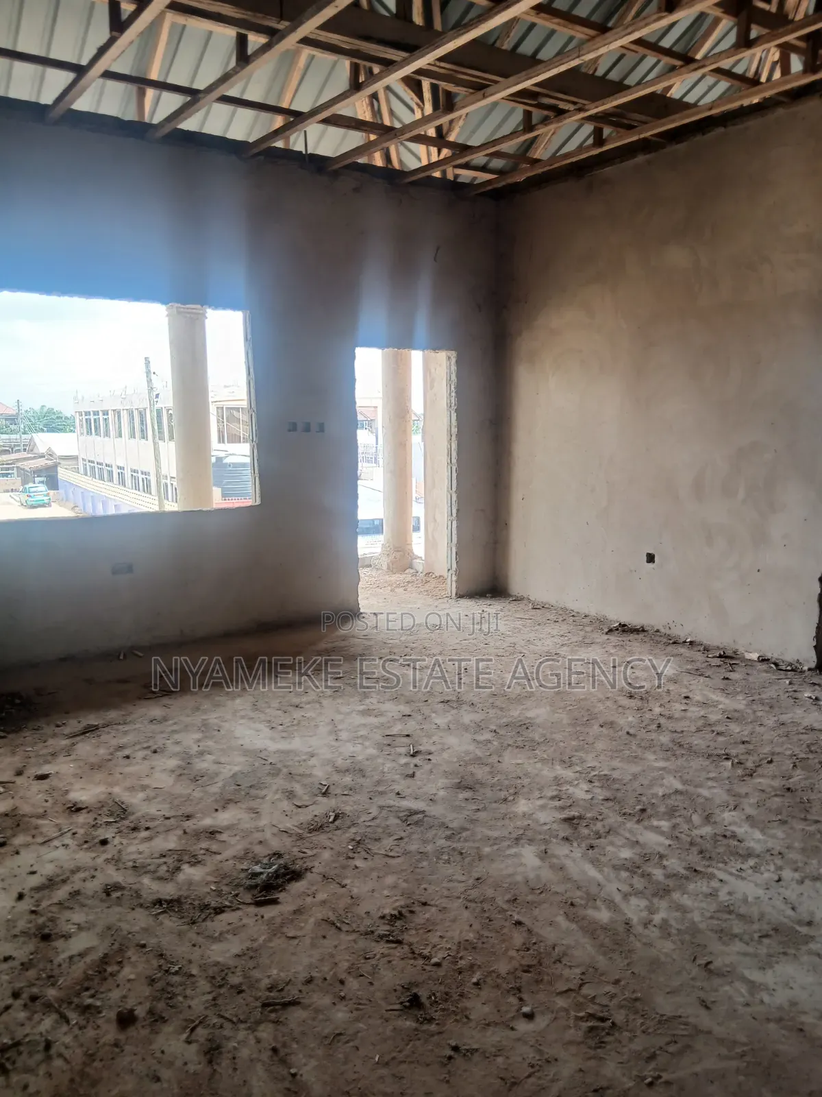 11bdrm House in American, Nyanyano for sale
