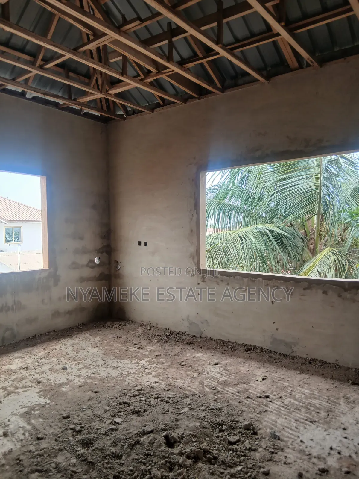 11bdrm House in American, Nyanyano for sale