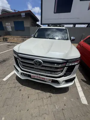New Toyota Land Cruiser LC300 2024 White