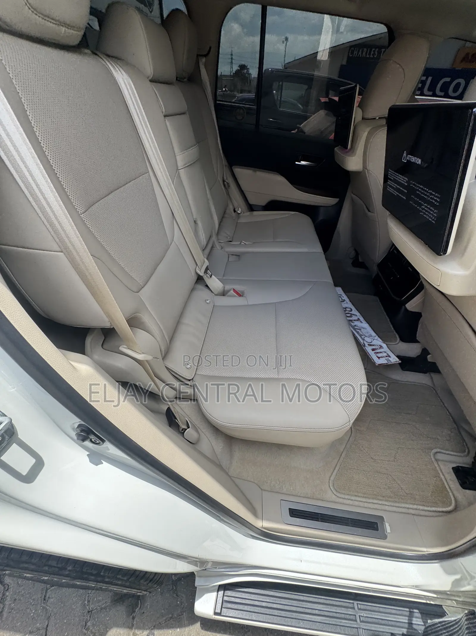 New Toyota Land Cruiser LC300 2024 White