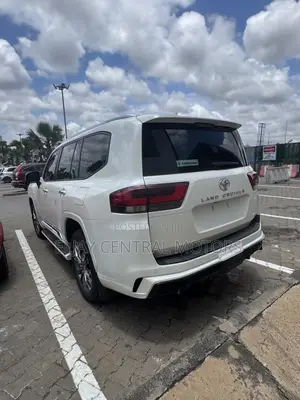 New Toyota Land Cruiser LC300 2024 White