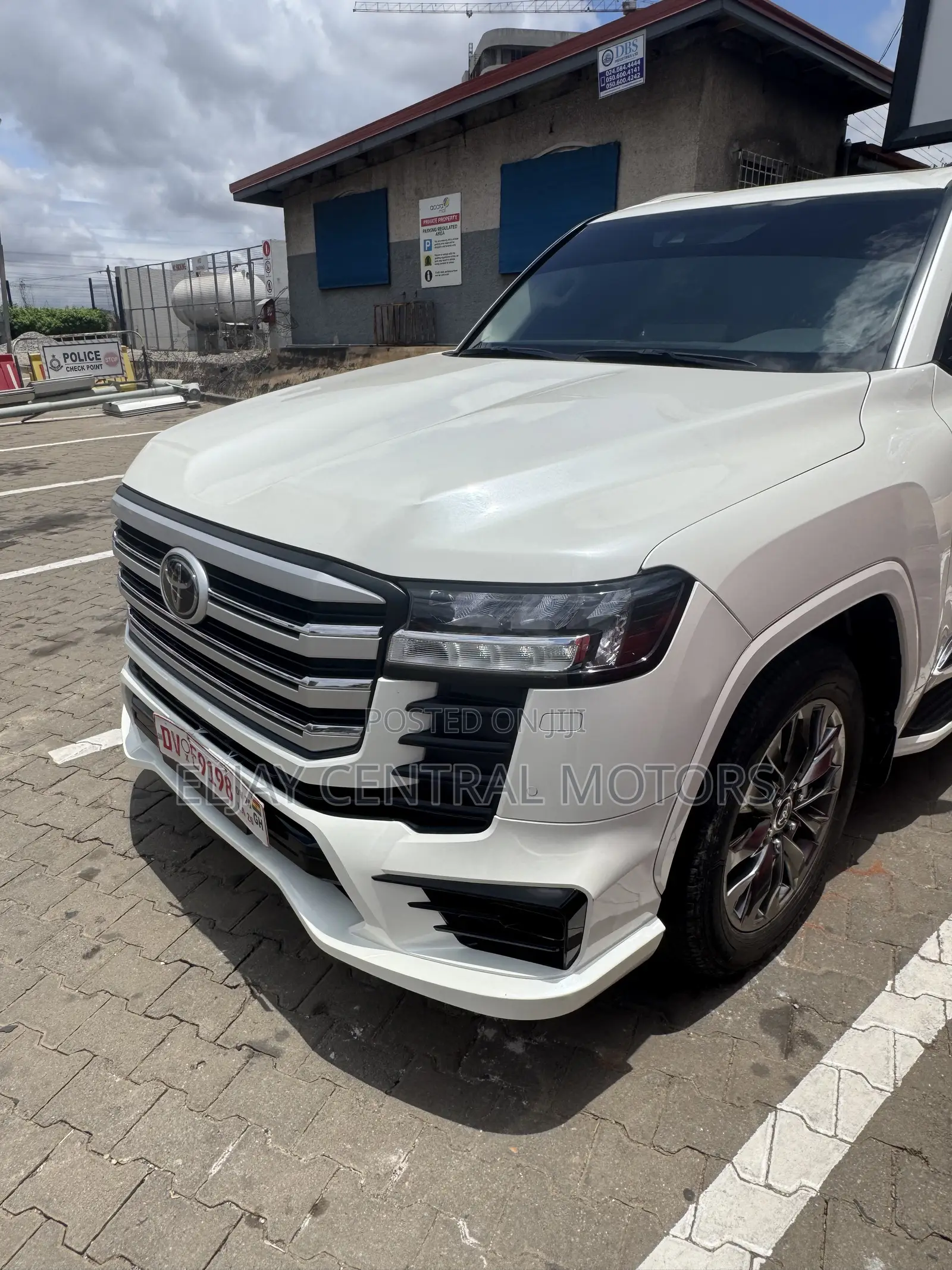 New Toyota Land Cruiser LC300 2024 White