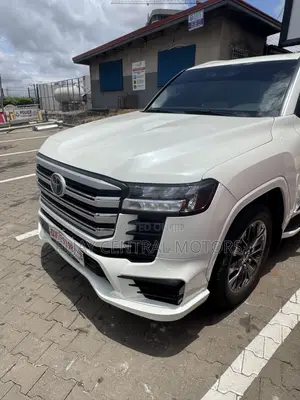 New Toyota Land Cruiser LC300 2024 White