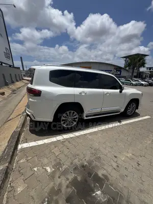 New Toyota Land Cruiser LC300 2024 White