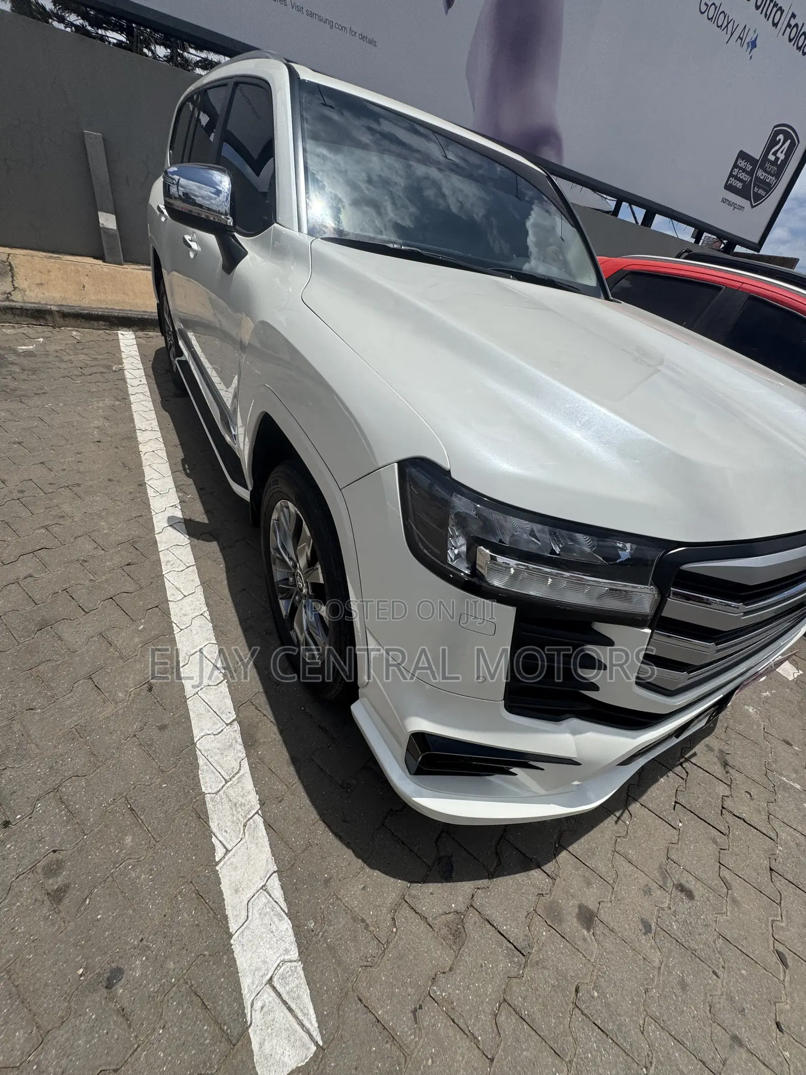 New Toyota Land Cruiser LC300 2024 White