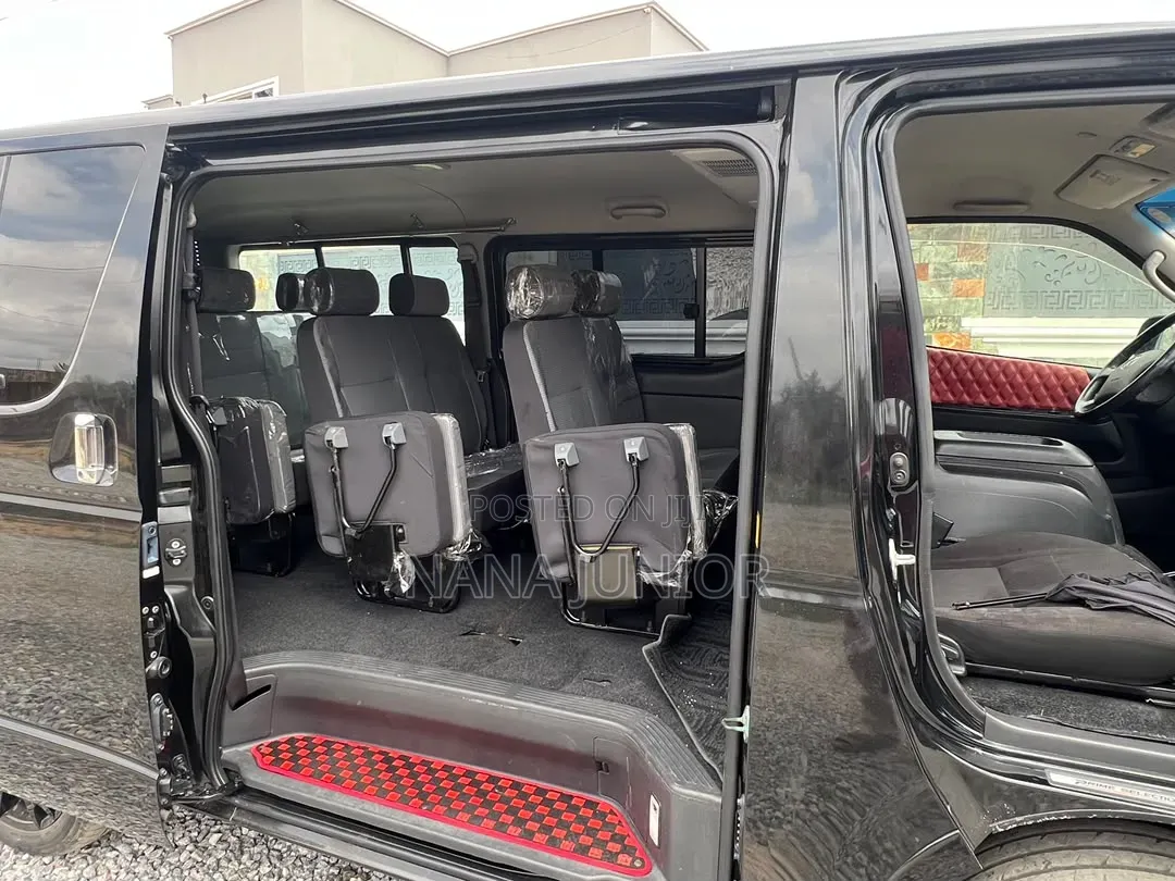 Toyota HiAce 2012 Black