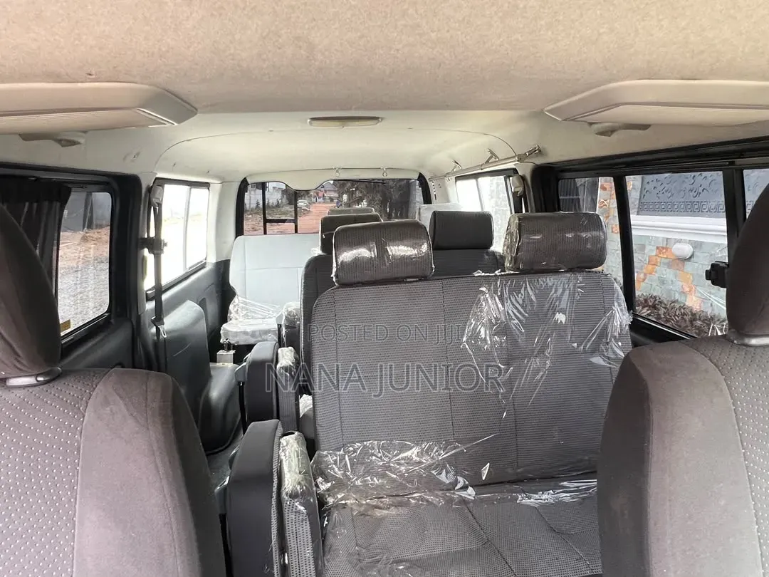 Toyota HiAce 2012 Black