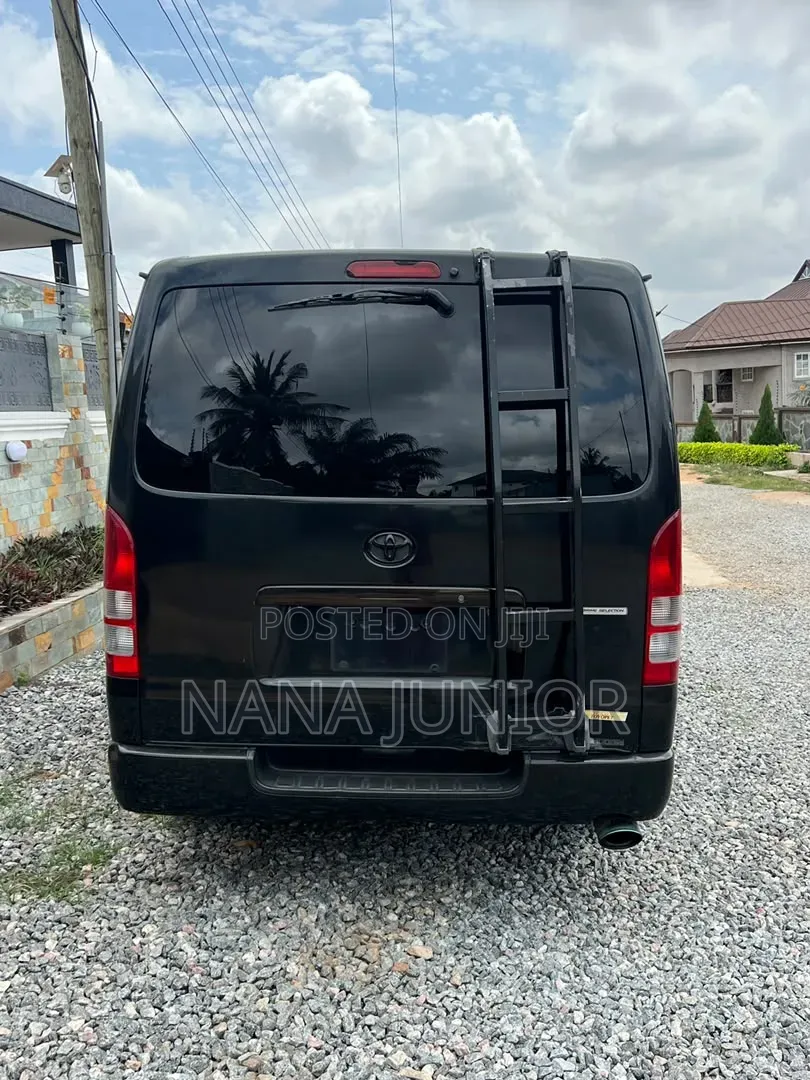 Toyota HiAce 2012 Black