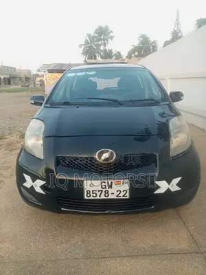 Toyota Vitz 1.3 FWD 3dr 2010 Black