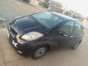 Toyota Vitz 1.3 FWD 3dr 2010 Black