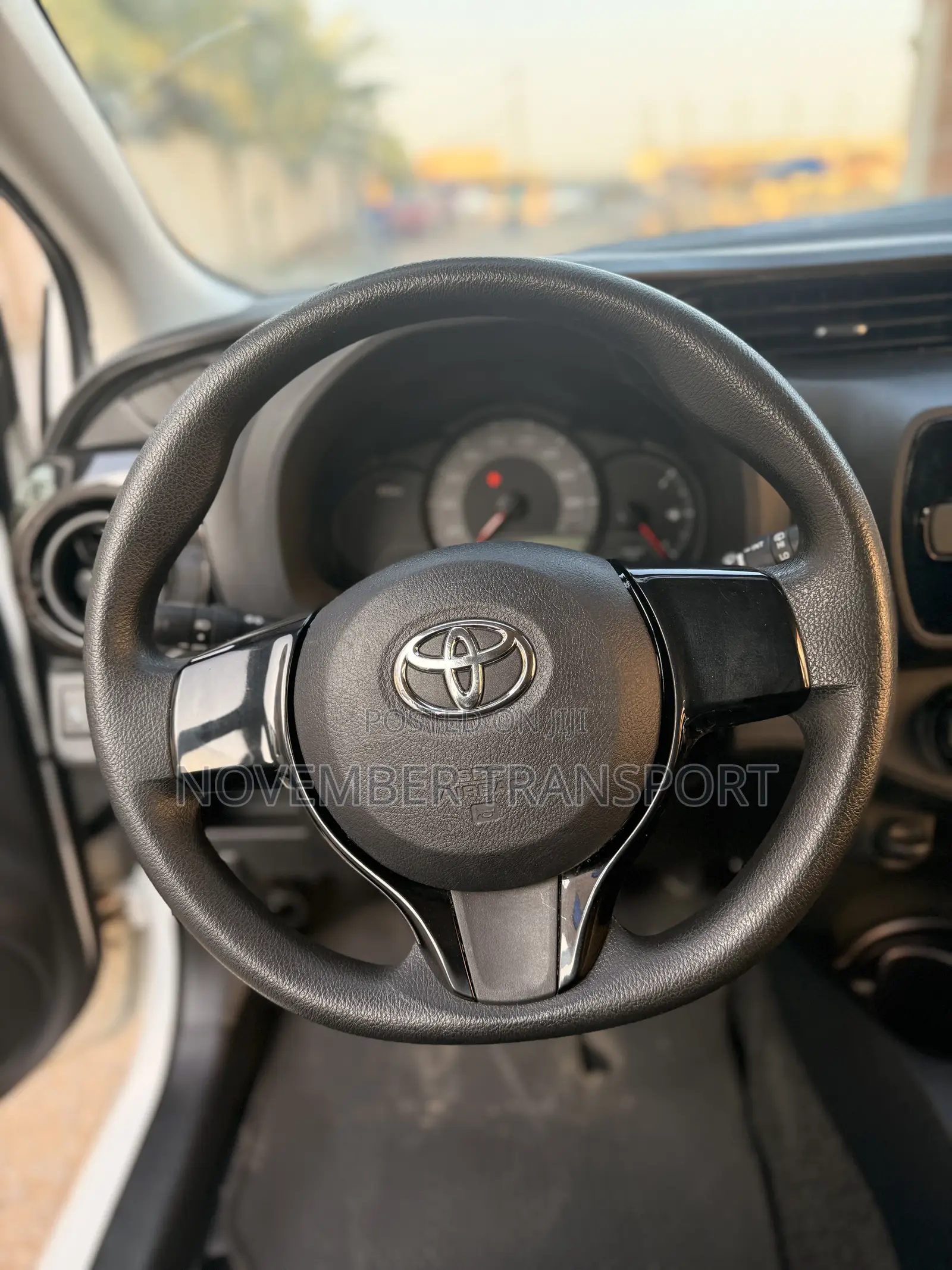 Toyota Vitz 1.3 AWD 5dr 2017 White