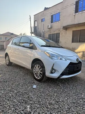 Toyota Vitz 1.3 AWD 5dr 2017 White