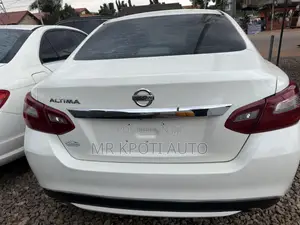 Nissan Altima 2018 White