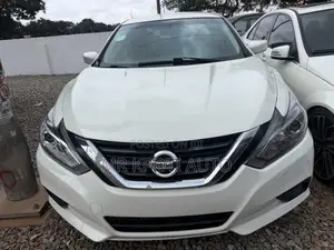 Nissan Altima 2018 White