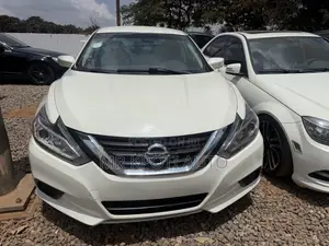 Nissan Altima 2018 White