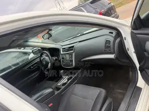 Nissan Altima 2018 White