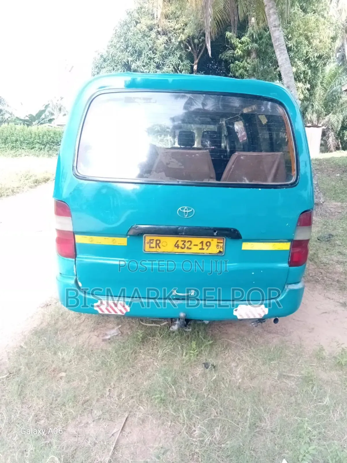 Toyota HiAce 2000 Blue