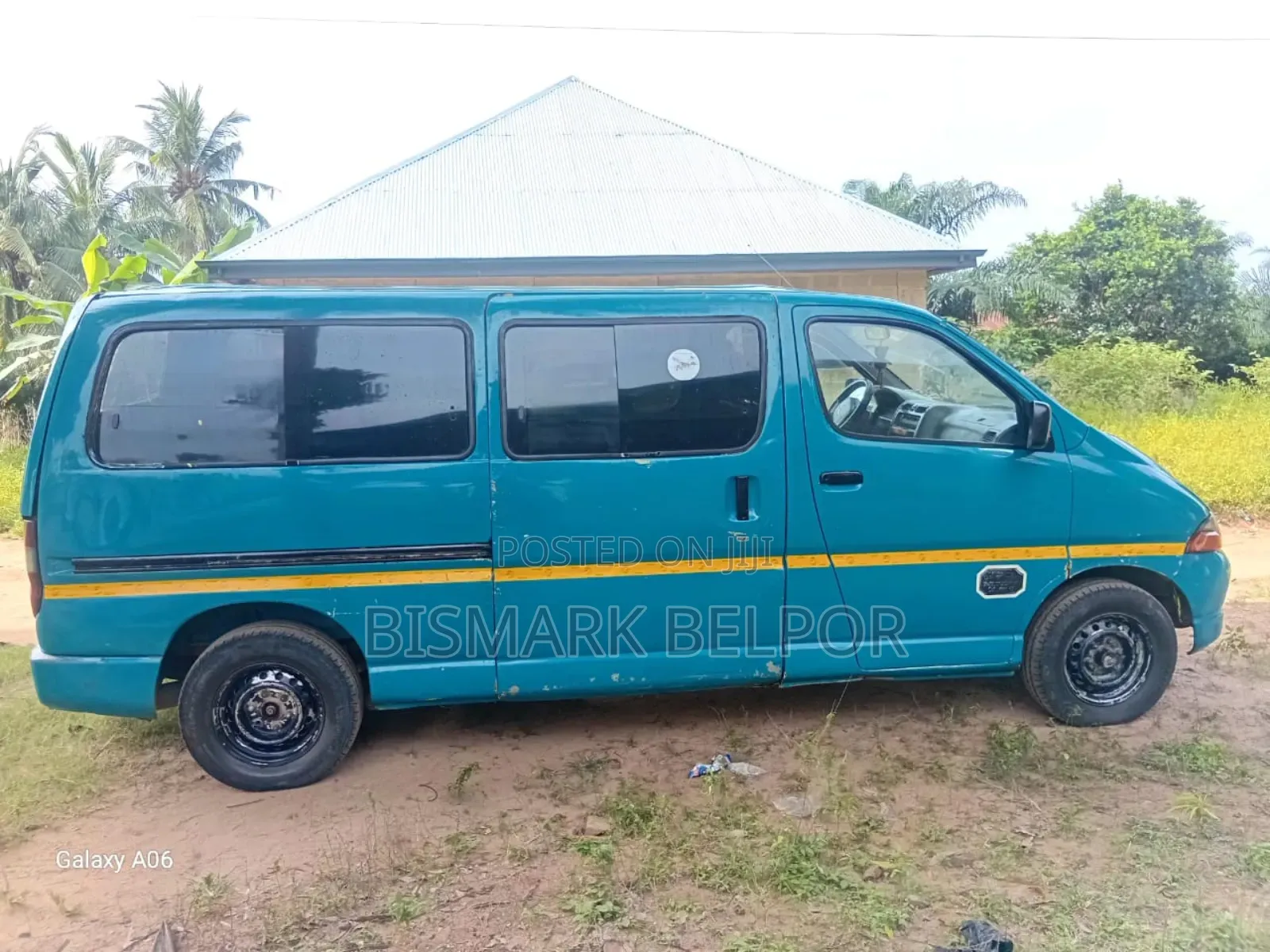 Toyota HiAce 2000 Blue
