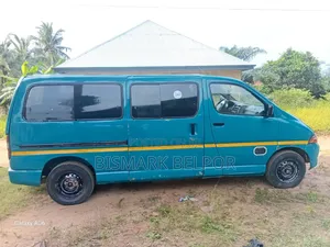Toyota HiAce 2000 Blue