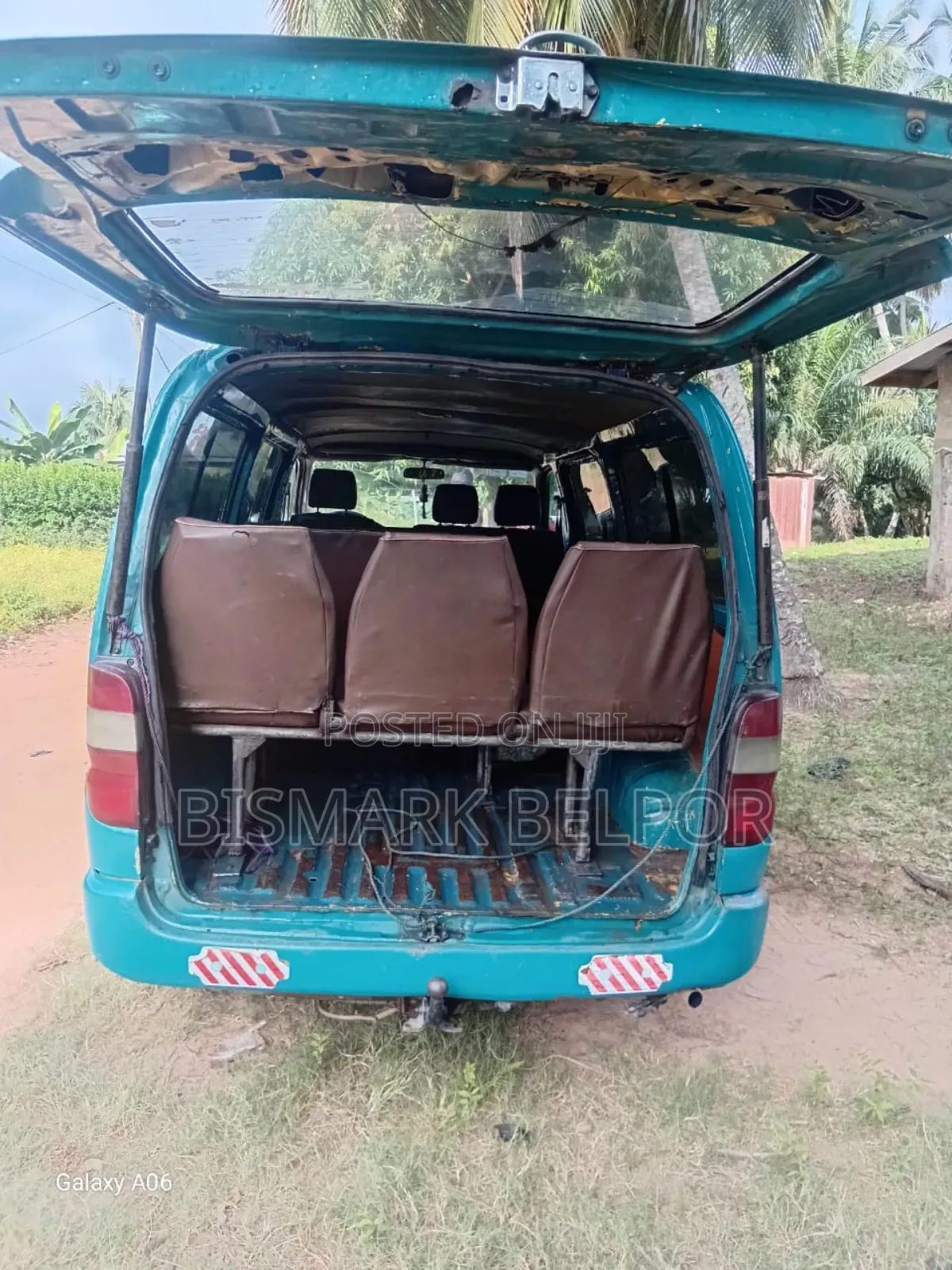 Toyota HiAce 2000 Blue