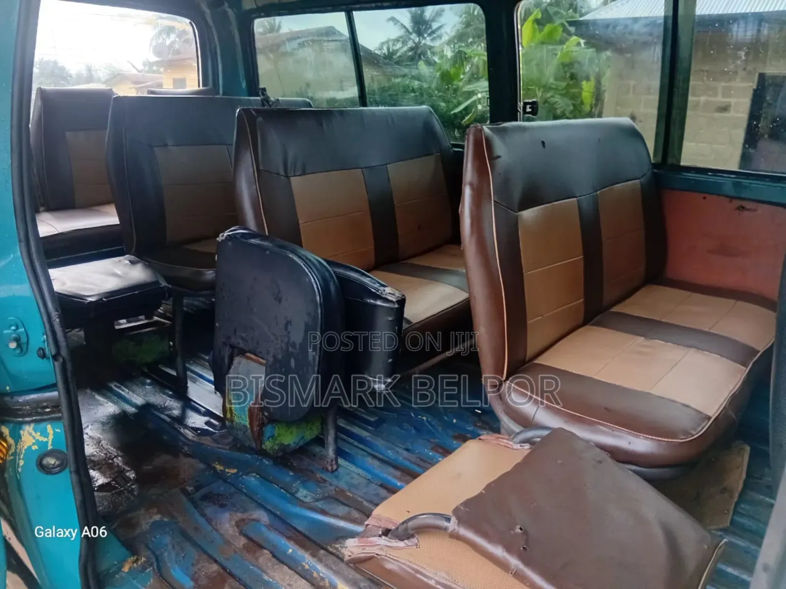 Toyota HiAce 2000 Blue