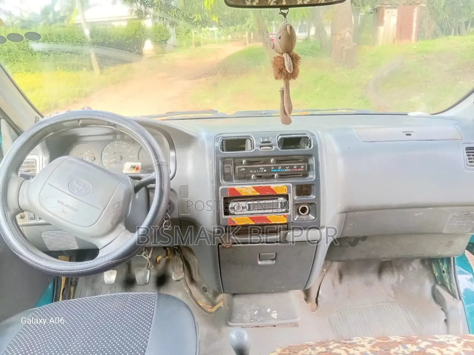 Toyota HiAce 2000 Blue