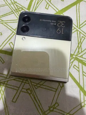 Samsung Galaxy Z Flip 3 256 GB Gold