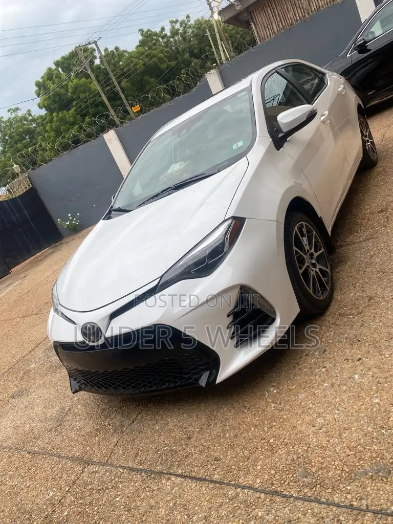 Toyota Corolla LE 4dr Sedan (1.8L 4cyl CVT) 2017 White
