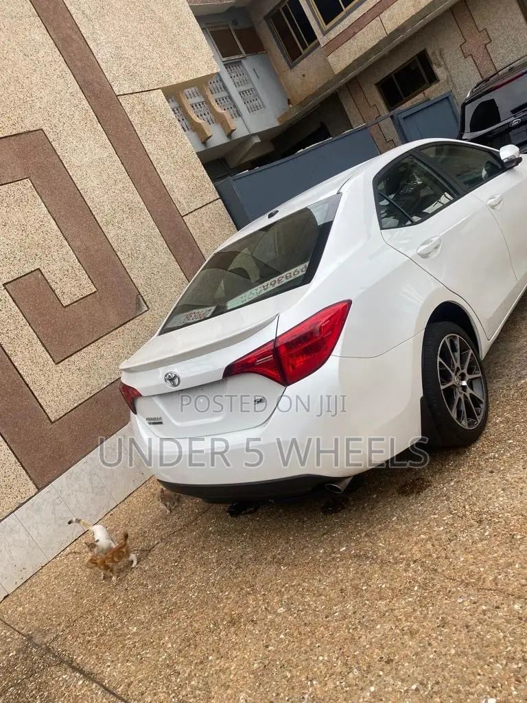 Toyota Corolla LE 4dr Sedan (1.8L 4cyl CVT) 2017 White