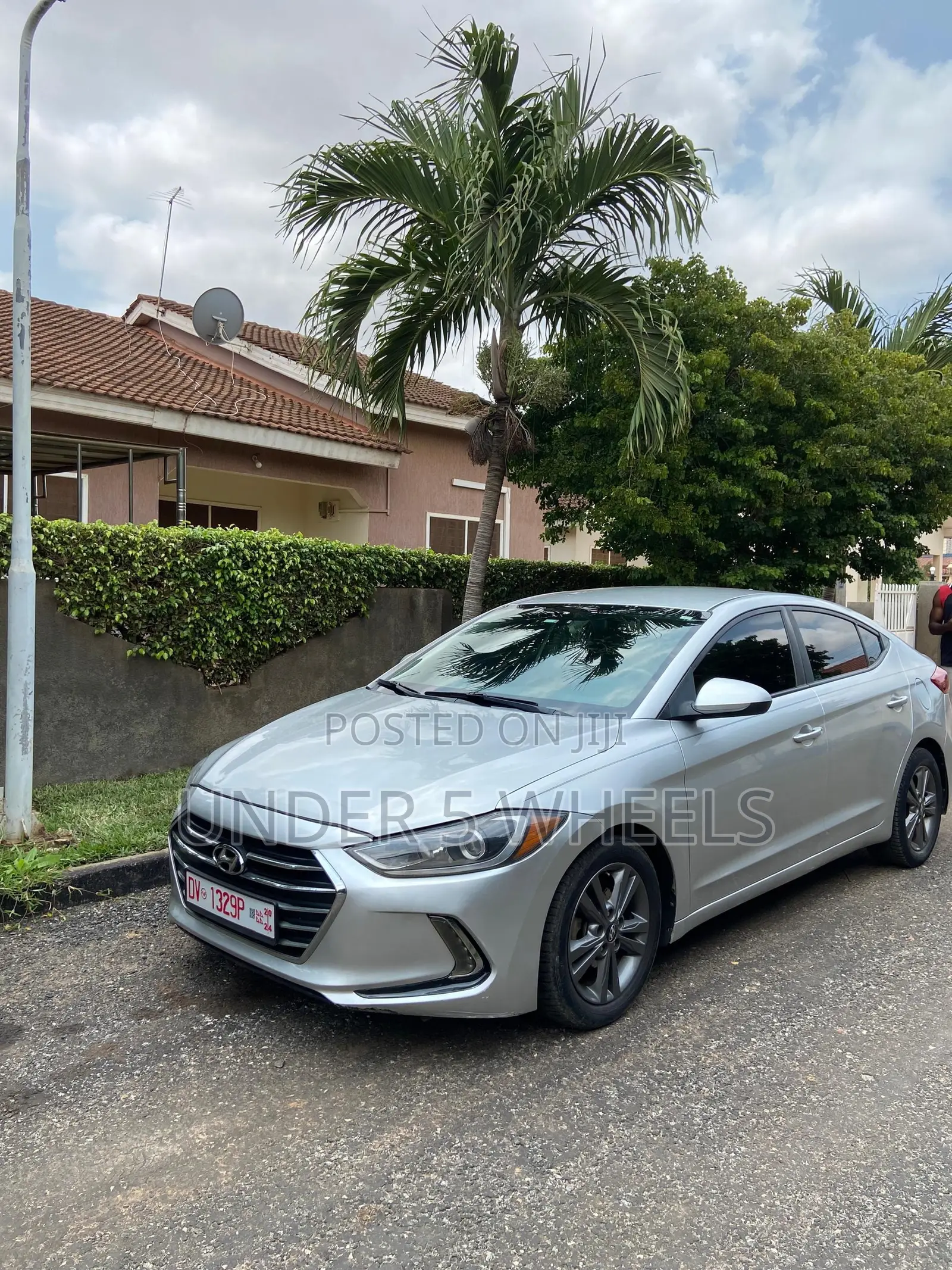 Hyundai Elantra ECO Sedan FWD (1.4L 4cyl 7A) 2017 Beige