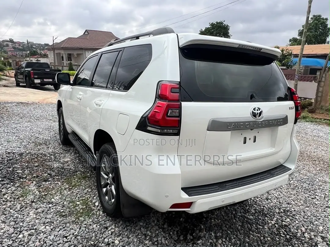 Toyota Land Cruiser Prado 2018 White