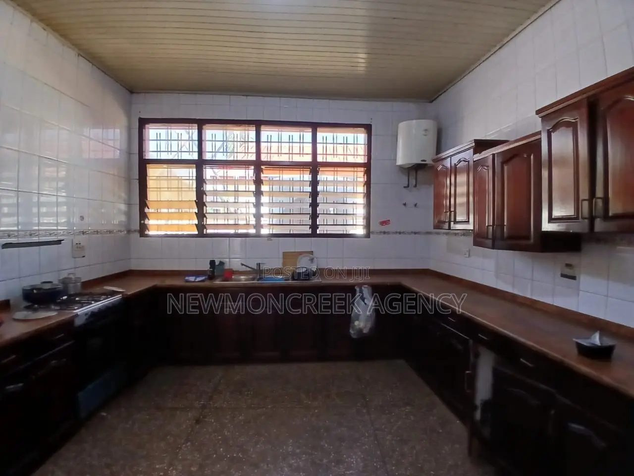 3bdrm Bungalow in Adenta Pantang, Barrier for sale