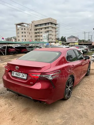 Toyota Camry SE FWD (2.5L 4cyl 8AM) 2018 Red
