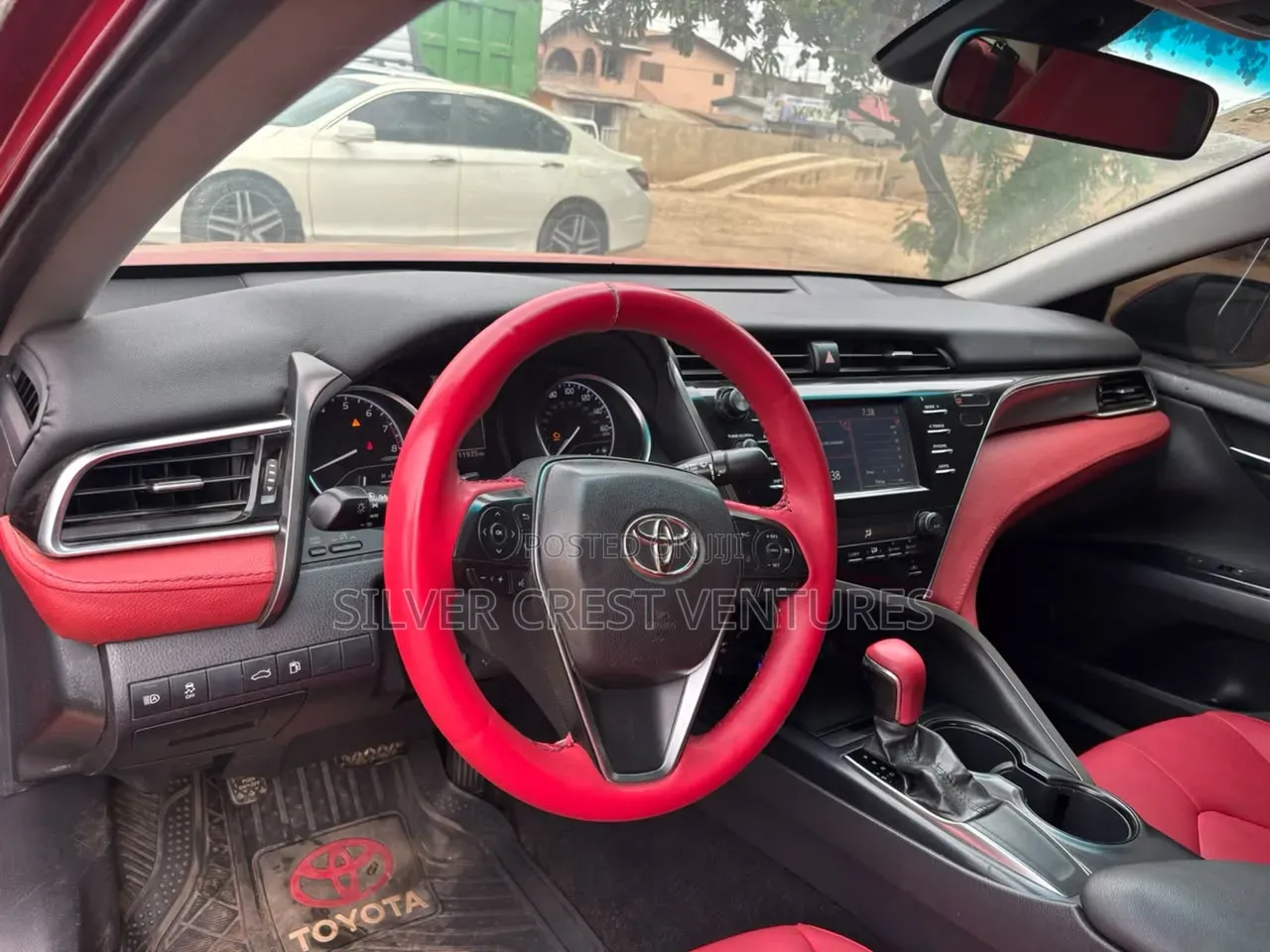 Toyota Camry SE FWD (2.5L 4cyl 8AM) 2018 Red