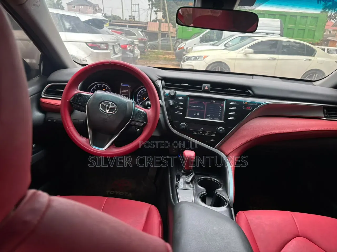 Toyota Camry SE FWD (2.5L 4cyl 8AM) 2018 Red