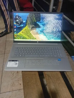 Laptop HP Pavilion 17 8GB Intel Core i3 SSD 256GB