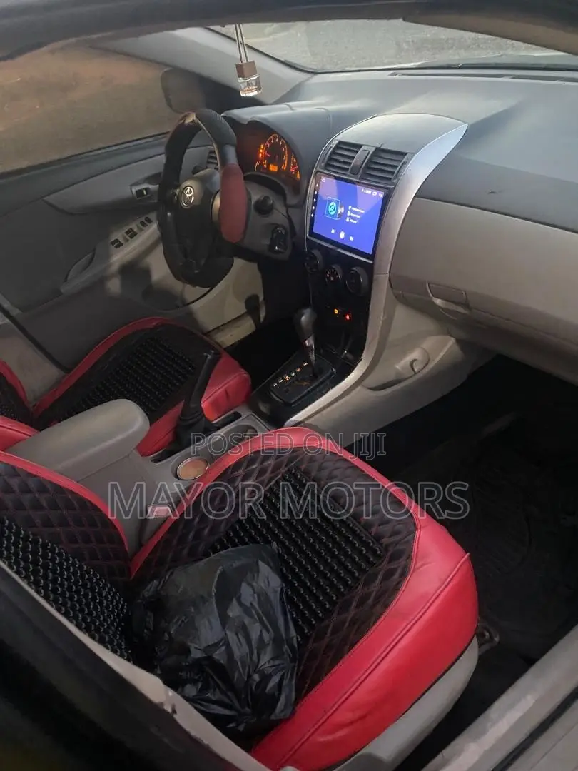 Toyota Corolla LE Special Edition 4dr Sedan (1.8L 4cyl 4A) 2013 Black