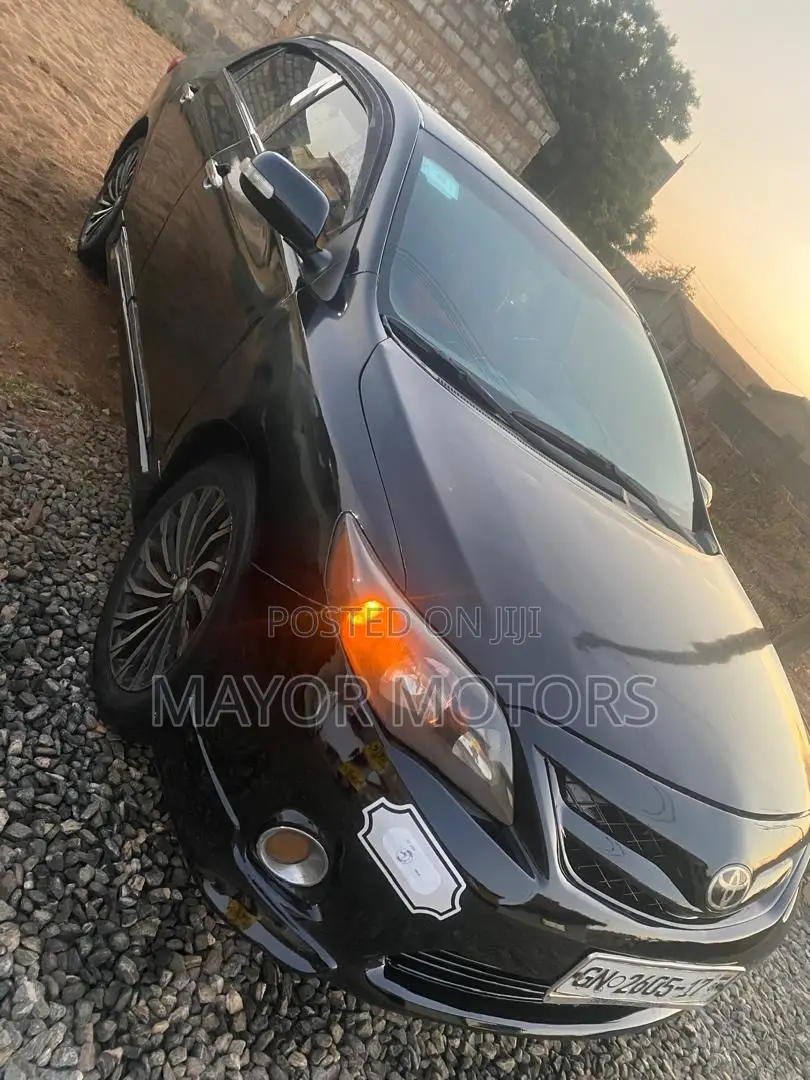Toyota Corolla LE Special Edition 4dr Sedan (1.8L 4cyl 4A) 2013 Black